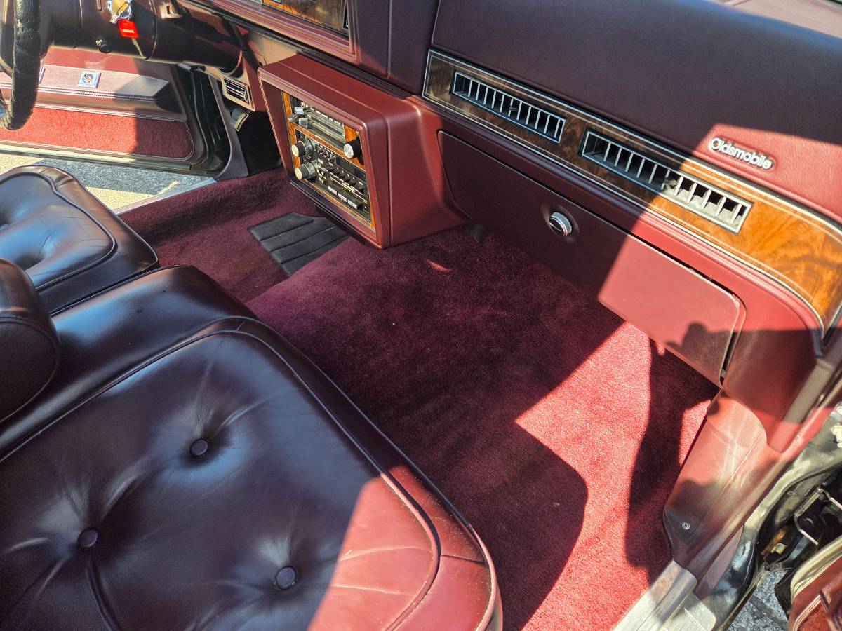Oldsmobile-cutlass-1985-black-10