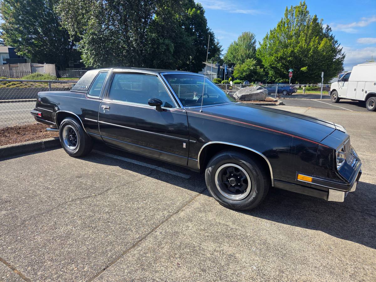 Oldsmobile-cutlass-1985-black