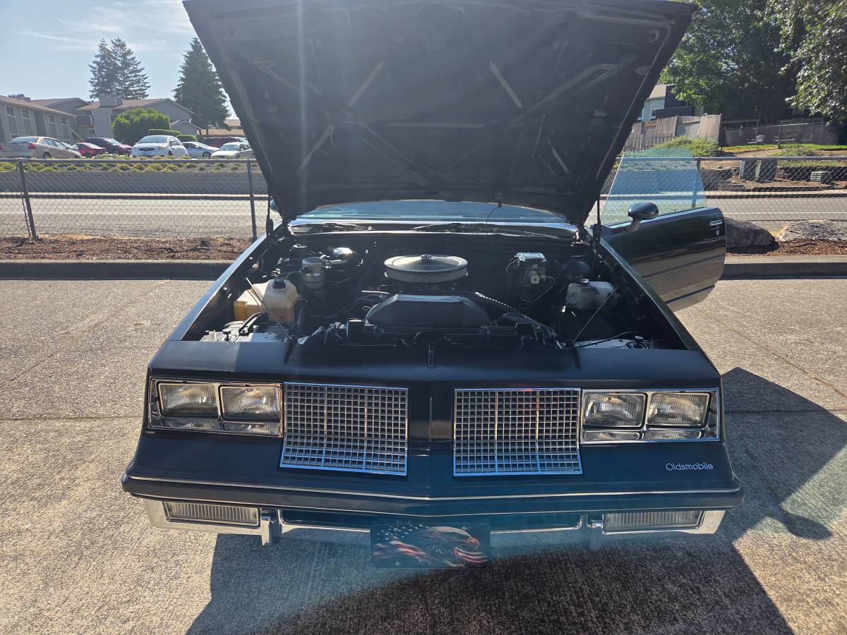 Oldsmobile-cutlass-1985-black-5