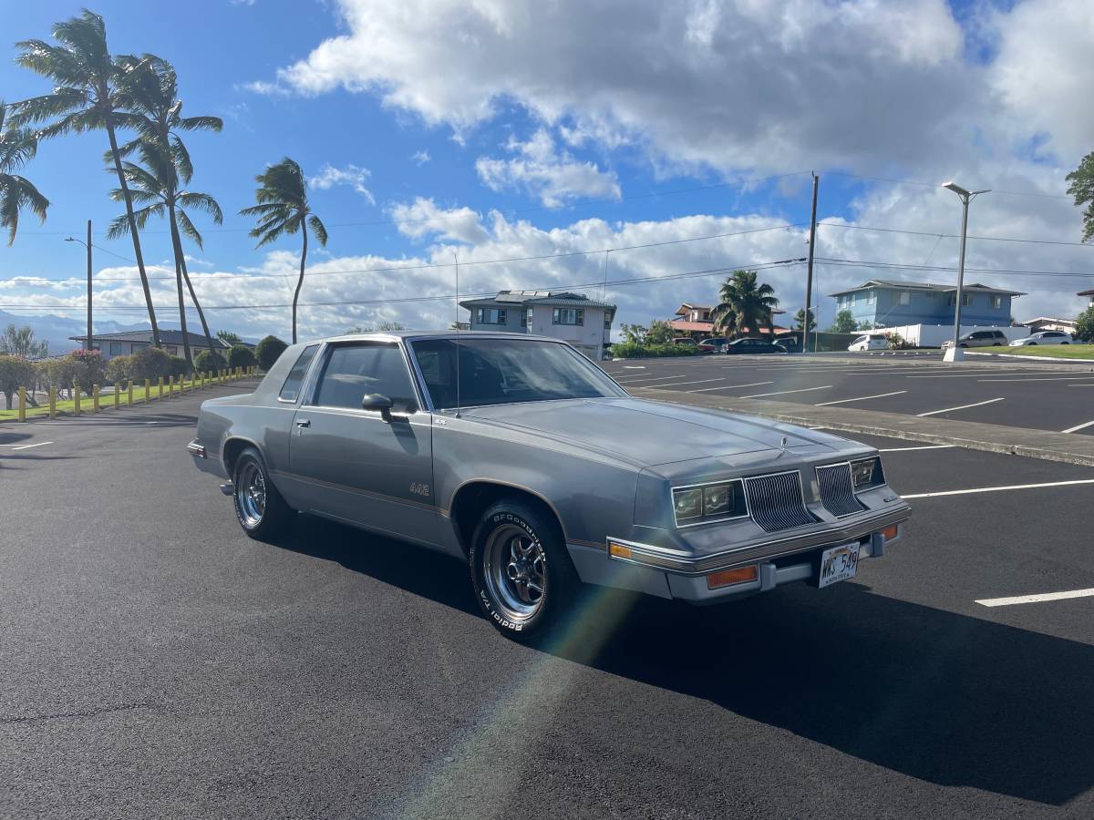 Oldsmobile-cutlass-442-1985-3