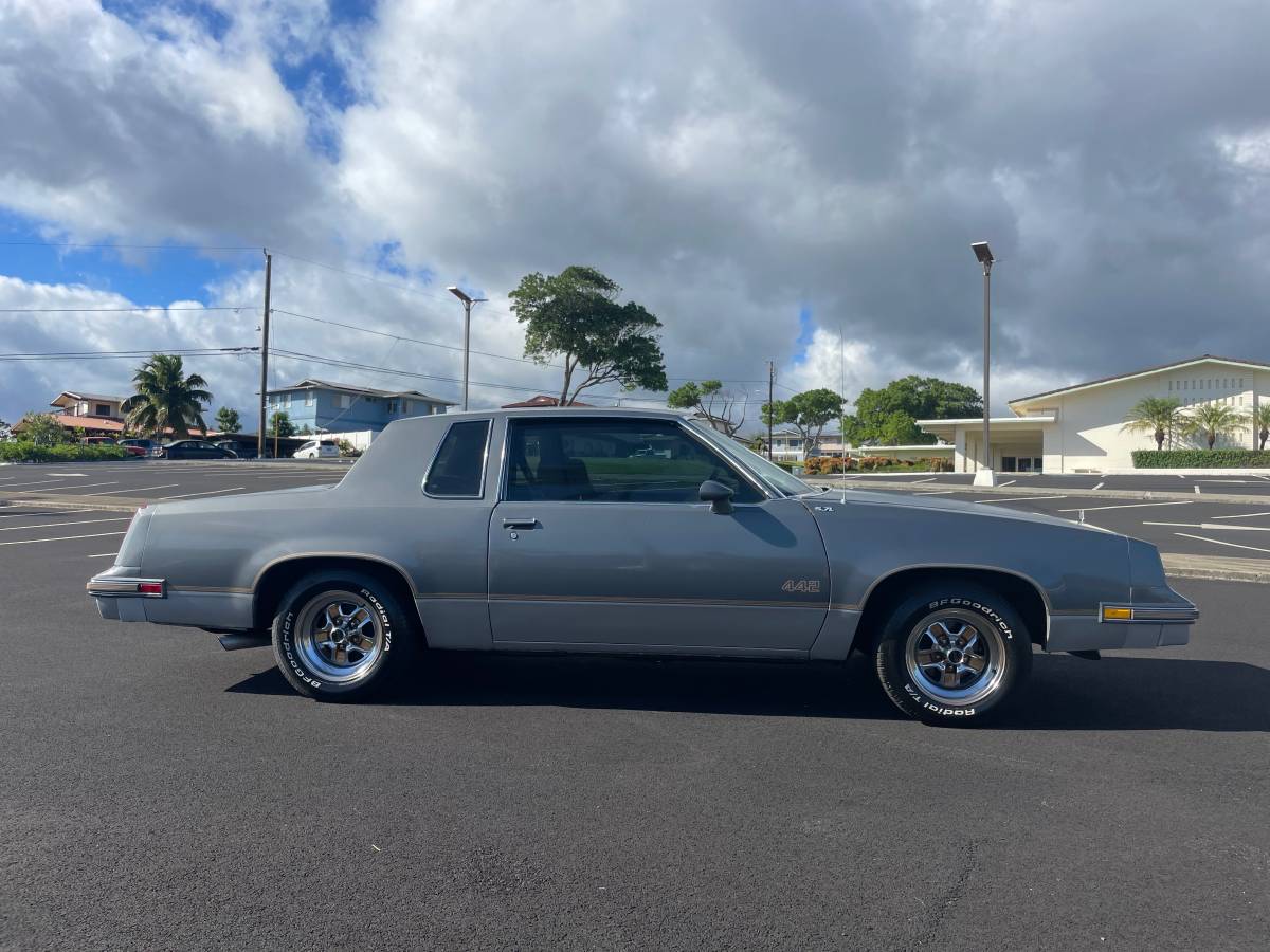 Oldsmobile-cutlass-442-1985-4