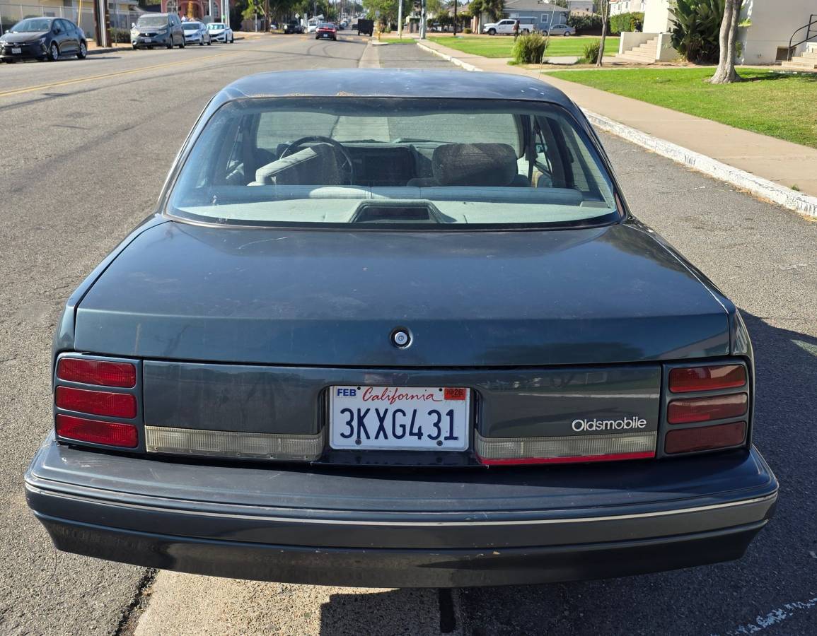 Oldsmobile-cutlass-ciera-1995-grey-19