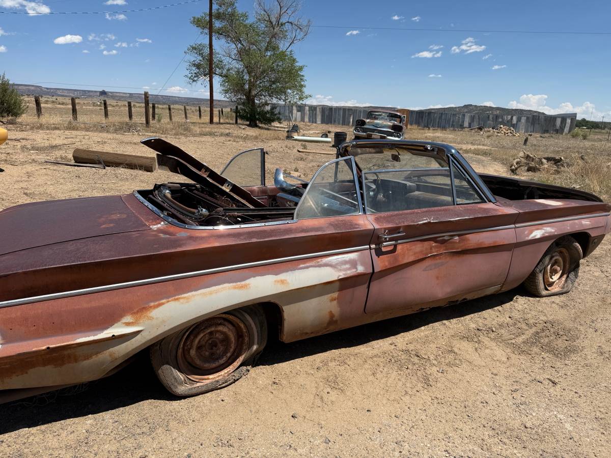 Oldsmobile-cutlass-convertible-1962-brown