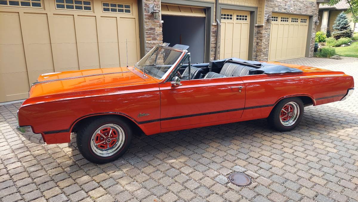 Oldsmobile-cutlass-diesel-1965-red