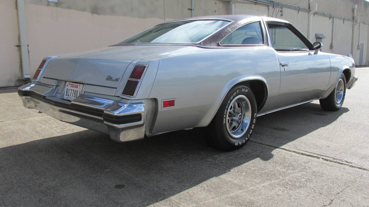 Oldsmobile-cutlass-s-1976-silver-15