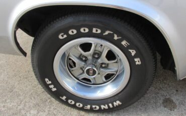 Oldsmobile-cutlass-s-1976-silver-16