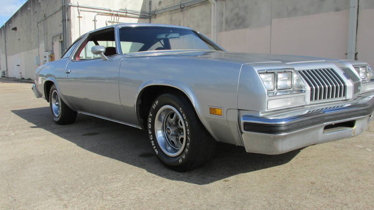 Oldsmobile-cutlass-s-1976-silver-8