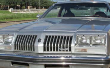 Oldsmobile-cutlass-s-1976-silver-9