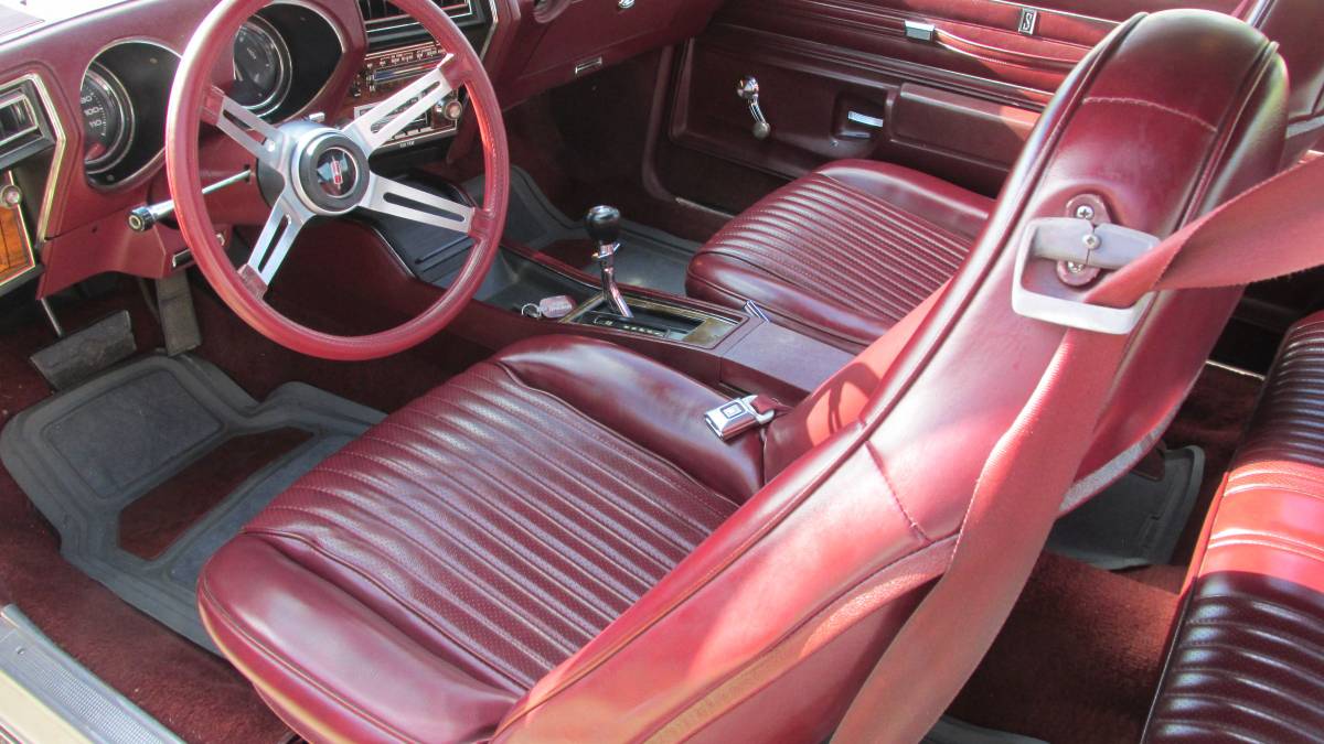 Oldsmobile-cutlass-s-1976-silver