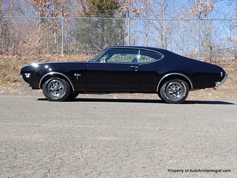 Oldsmobile-cutlass-s-holiday-coupe-w31-1969-black-1