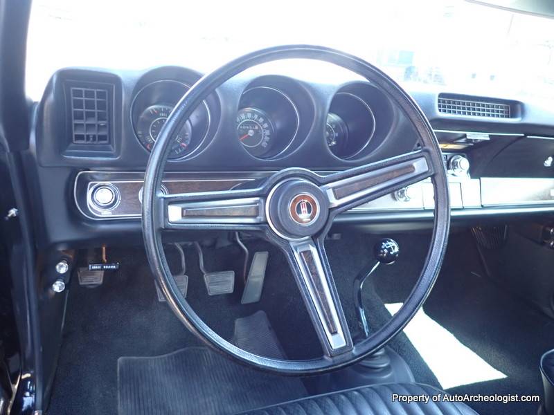 Oldsmobile-cutlass-s-holiday-coupe-w31-1969-black-13