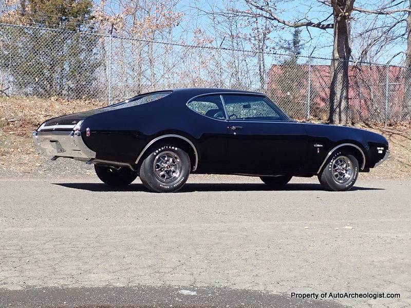 Oldsmobile-cutlass-s-holiday-coupe-w31-1969-black-9