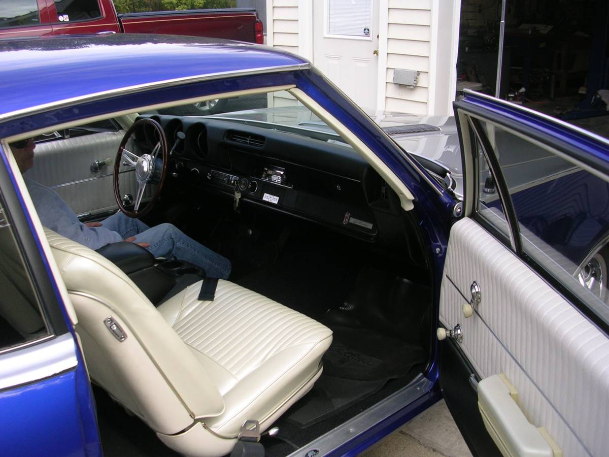 Oldsmobile-cutlass-supreme-1968-blue-1
