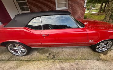 Oldsmobile-cutlass-supreme-1972-red