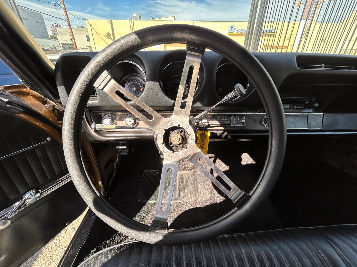 Oldsmobile-cutlass-supreme-1973-brown-11