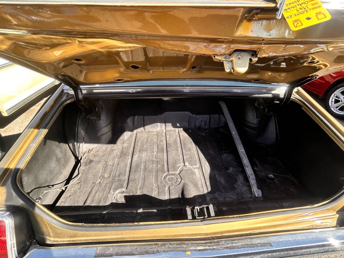 Oldsmobile-cutlass-supreme-1973-brown-16