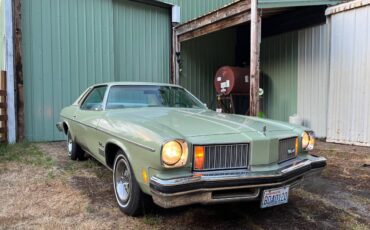Oldsmobile-cutlass-supreme-1975-2