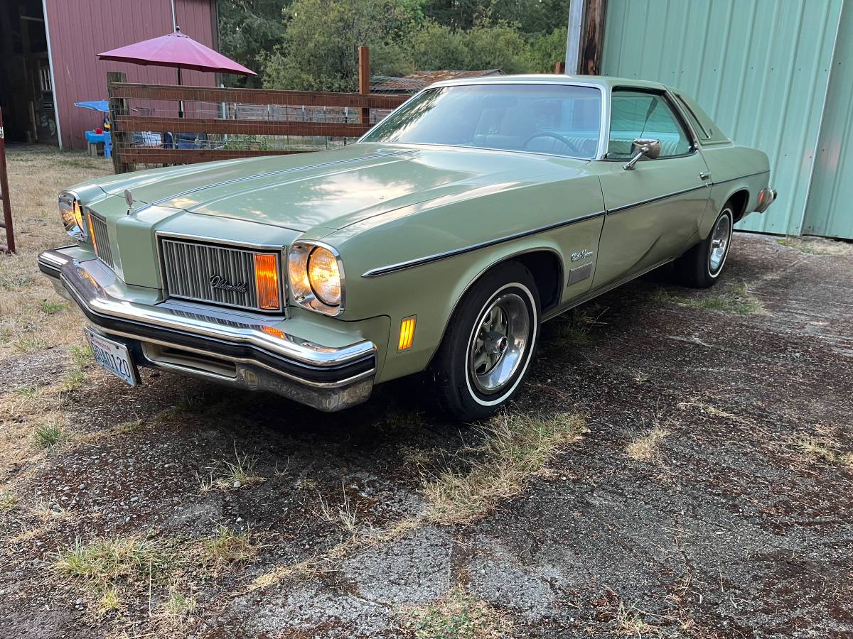 Oldsmobile-cutlass-supreme-1975-4