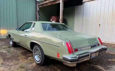 Oldsmobile-cutlass-supreme-1975-6