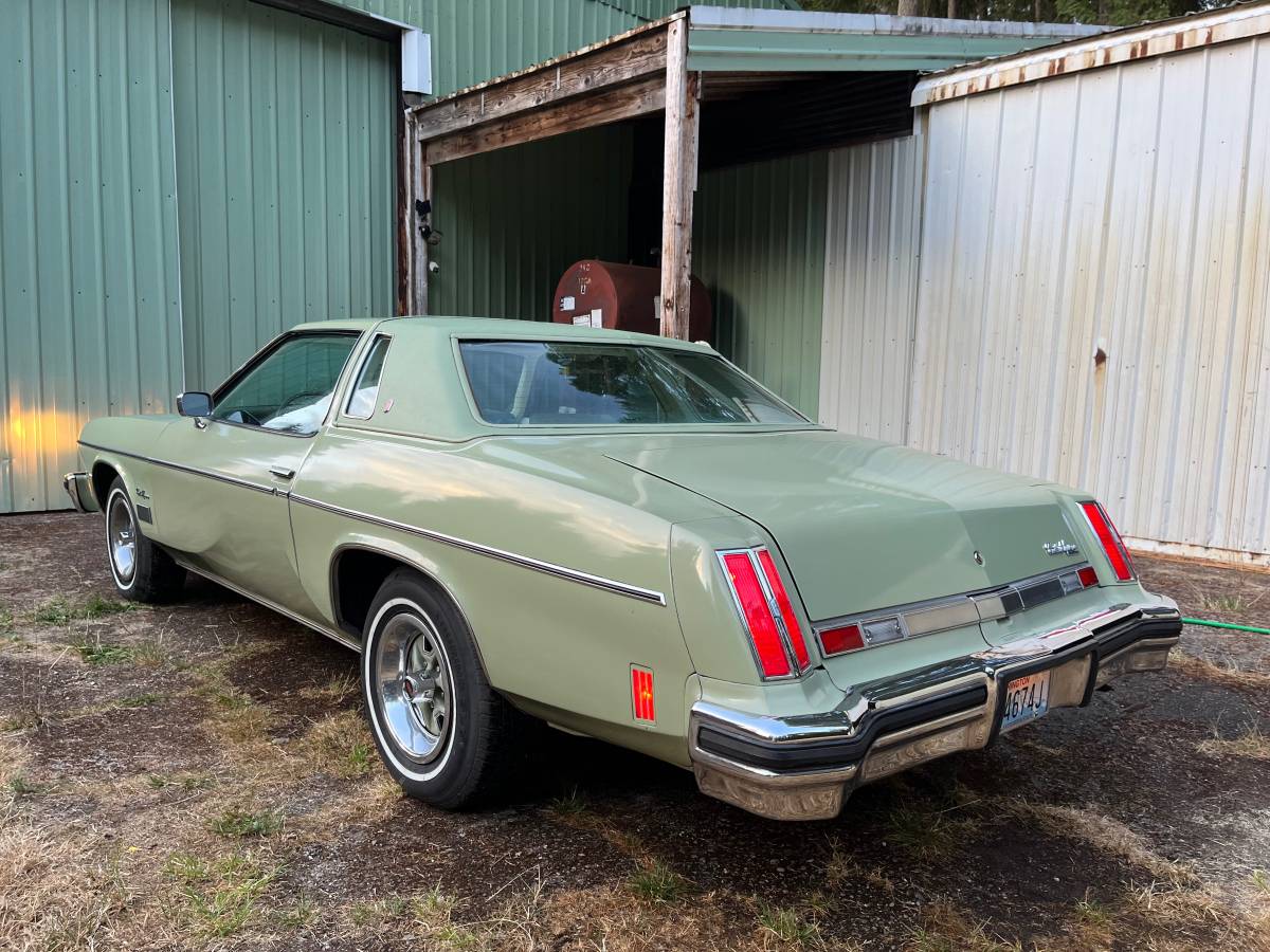 Oldsmobile-cutlass-supreme-1975-6