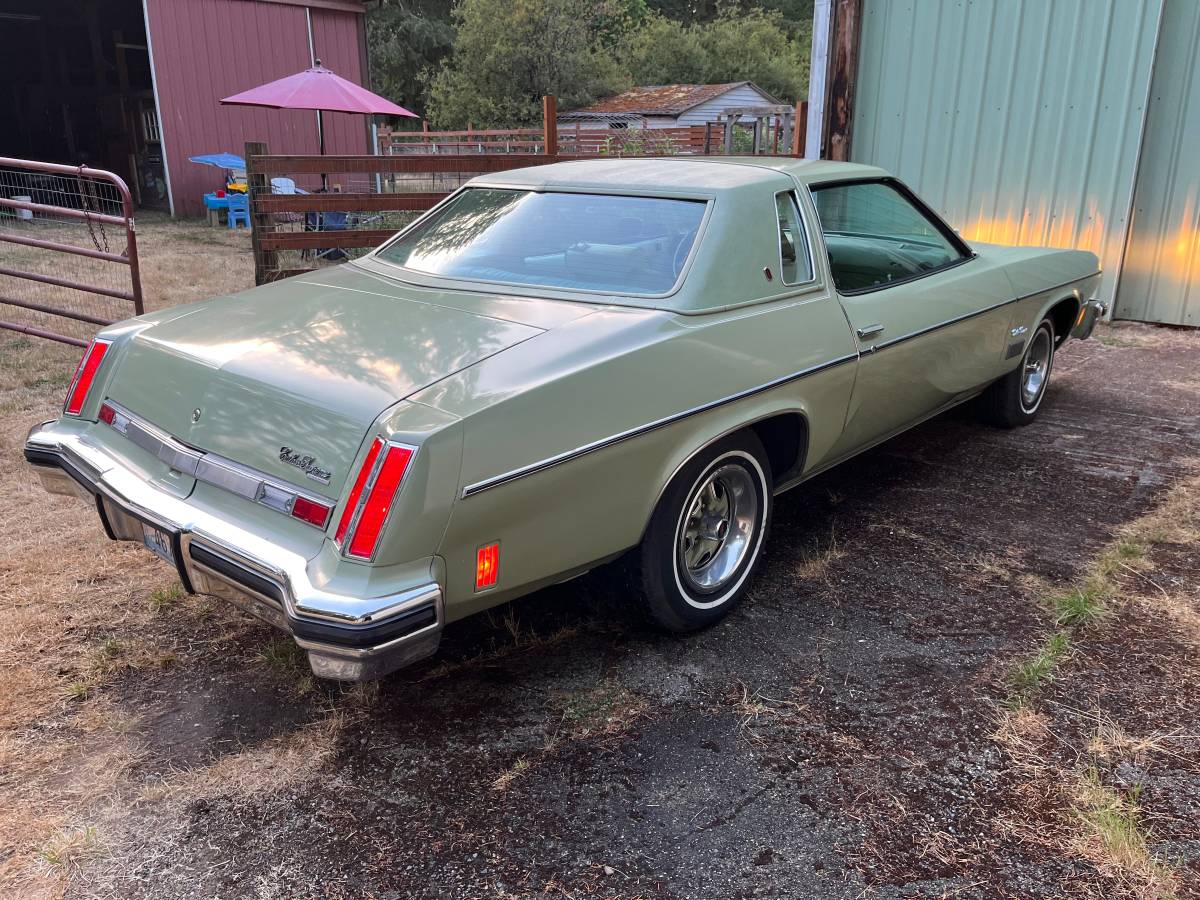 Oldsmobile-cutlass-supreme-1975-7
