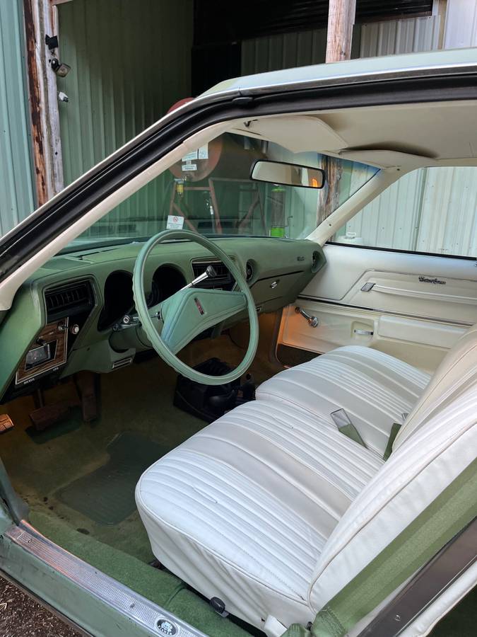 Oldsmobile-cutlass-supreme-1975-9