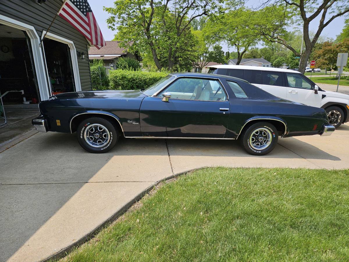 Oldsmobile-cutlass-supreme-1975-blue