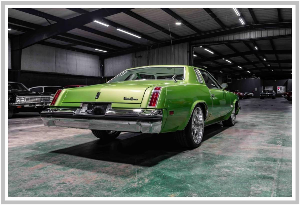 Oldsmobile-cutlass-supreme-1976-green-17