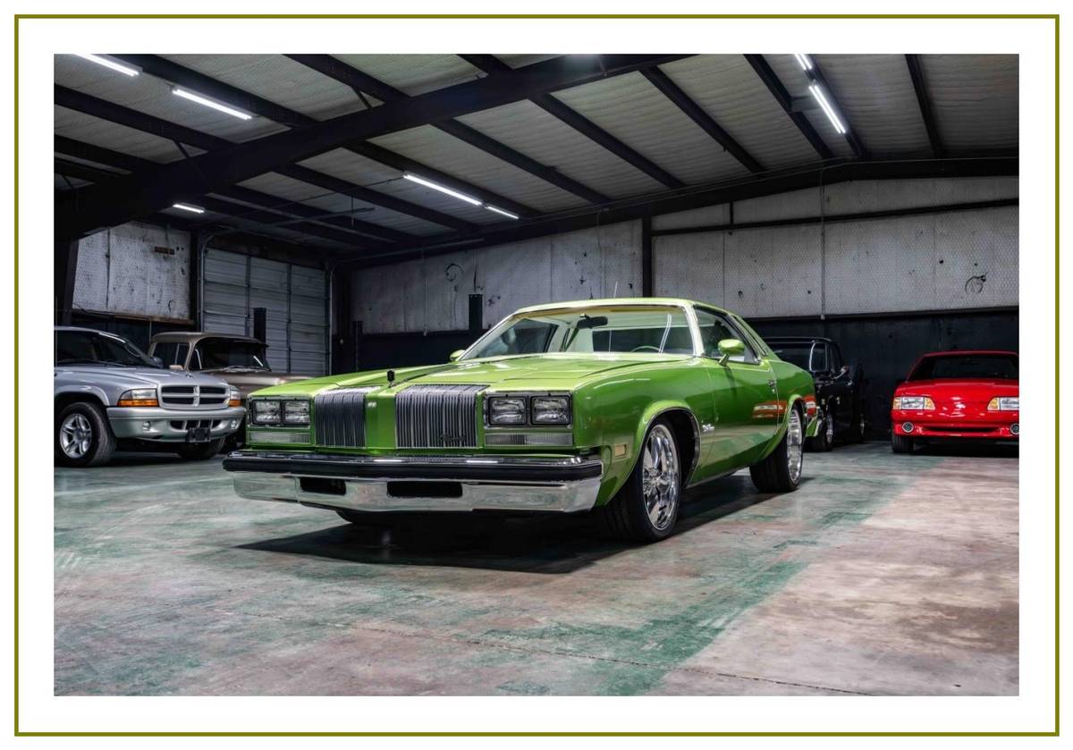 Oldsmobile-cutlass-supreme-1976-green-24