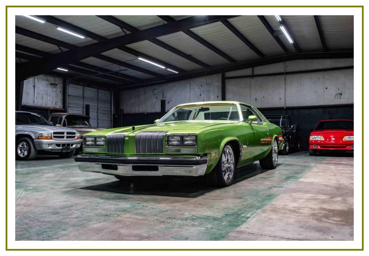 Oldsmobile-cutlass-supreme-1976-green-25