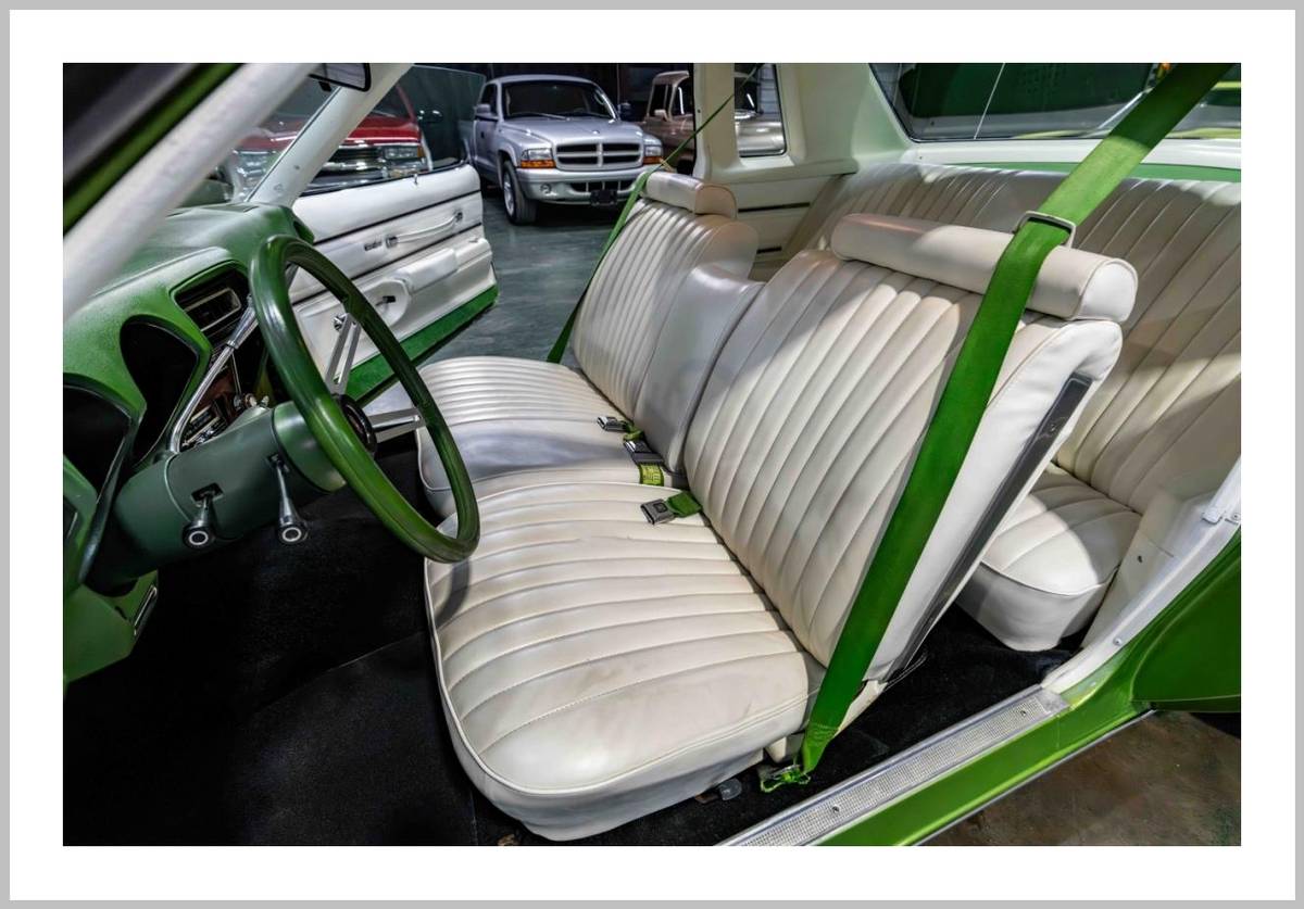 Oldsmobile-cutlass-supreme-1976-green-27