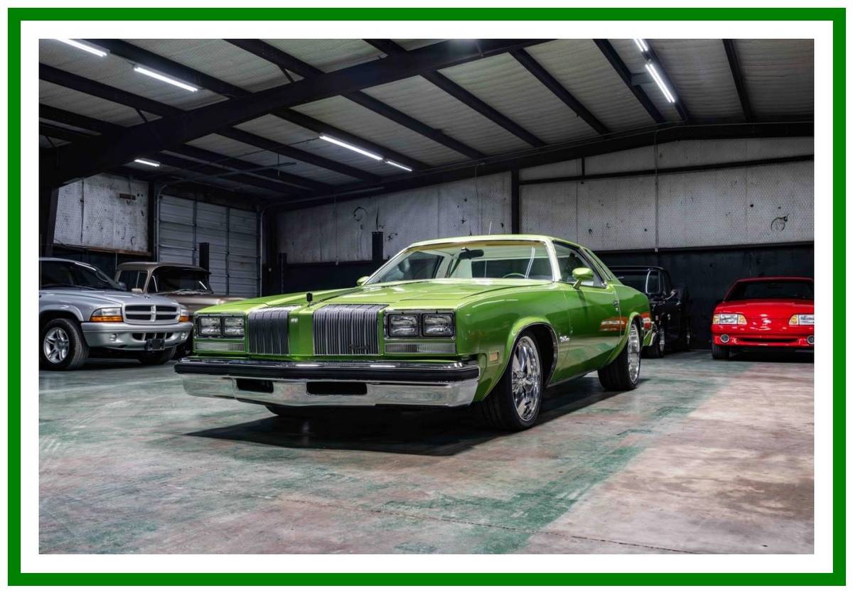 Oldsmobile-cutlass-supreme-1976-green-36