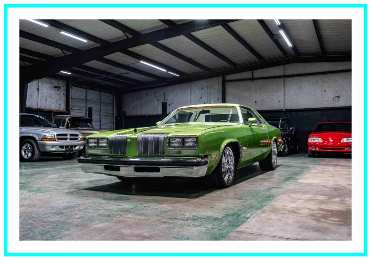 Oldsmobile-cutlass-supreme-1976-green-47