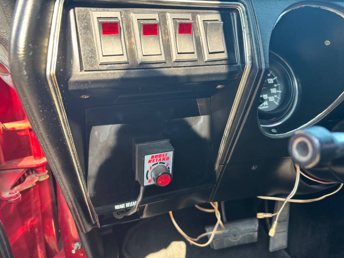 Oldsmobile-cutlass-supreme-1977-red-10