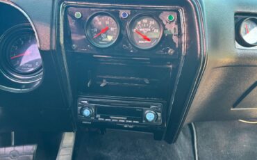 Oldsmobile-cutlass-supreme-1977-red-9