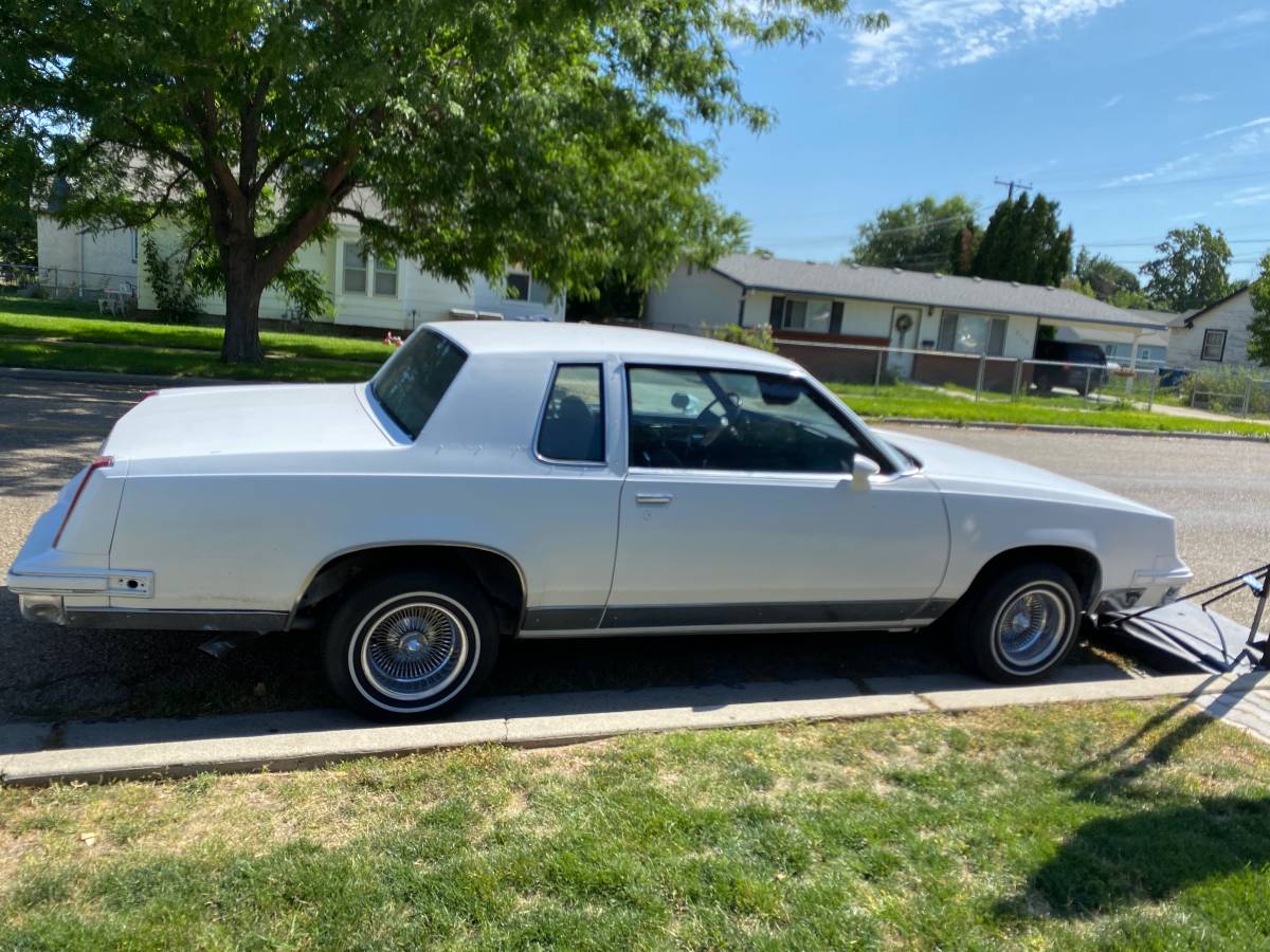 Oldsmobile-cutlass-supreme-1981-1
