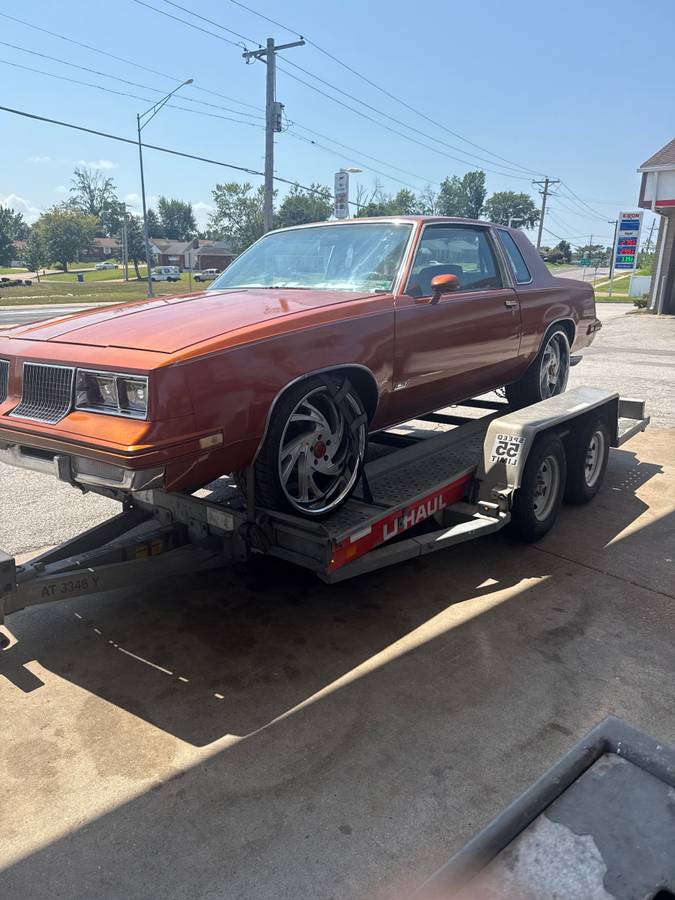 Oldsmobile-cutlass-supreme-1983-orange-1