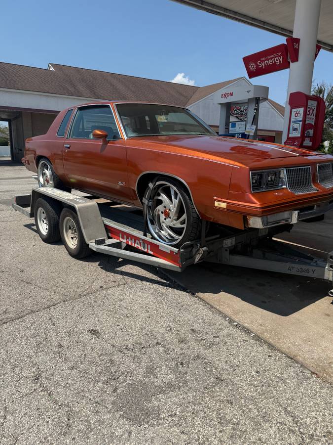 Oldsmobile-cutlass-supreme-1983-orange