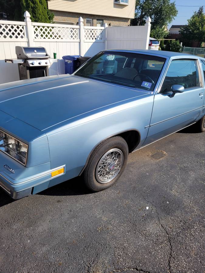Oldsmobile-cutlass-supreme-1985