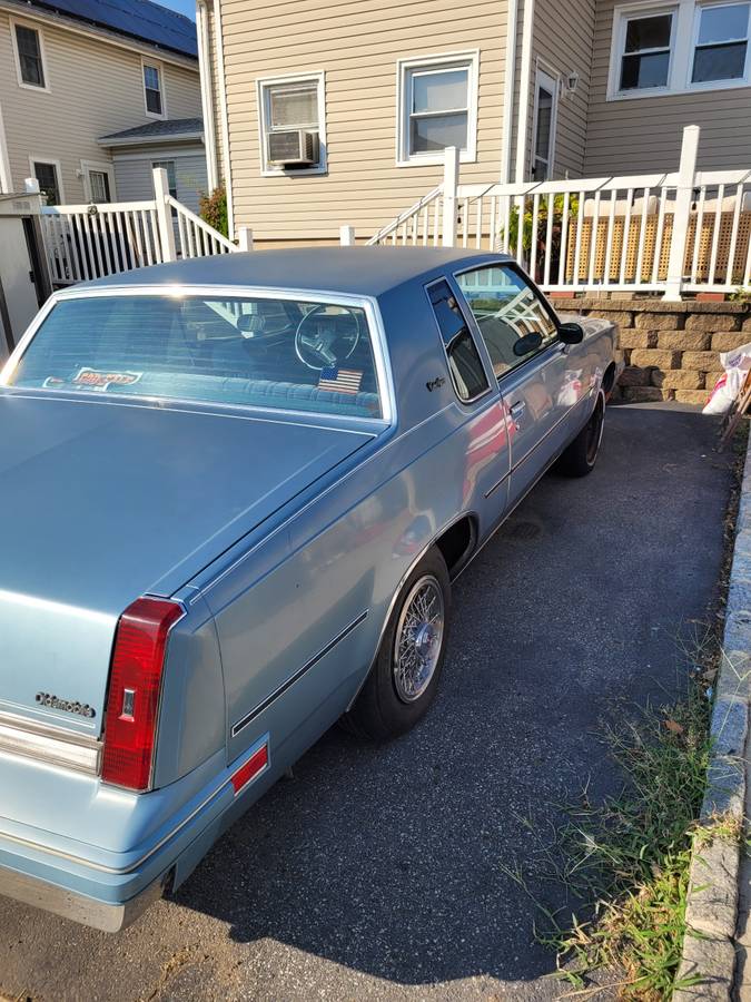 Oldsmobile-cutlass-supreme-1985-3