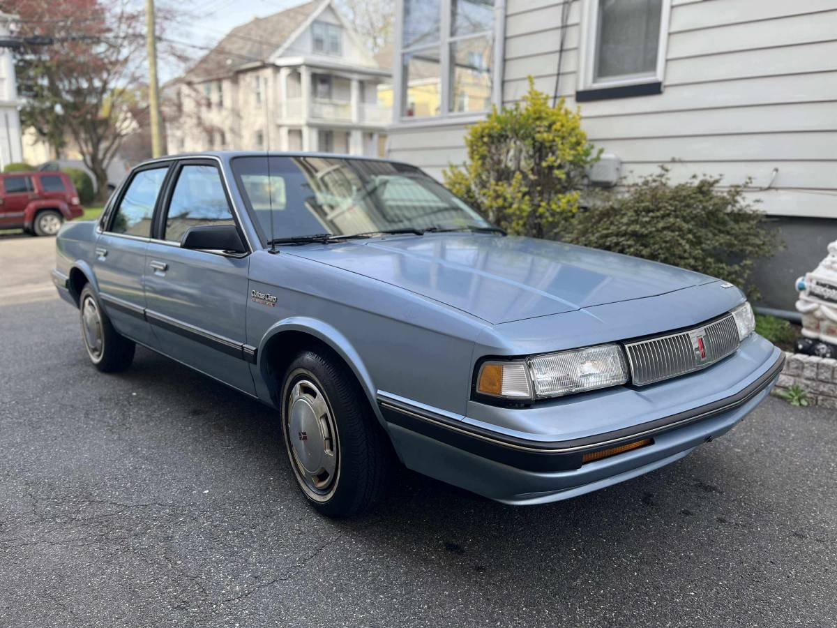 Oldsmobile-cutlass-supreme-1991-blue