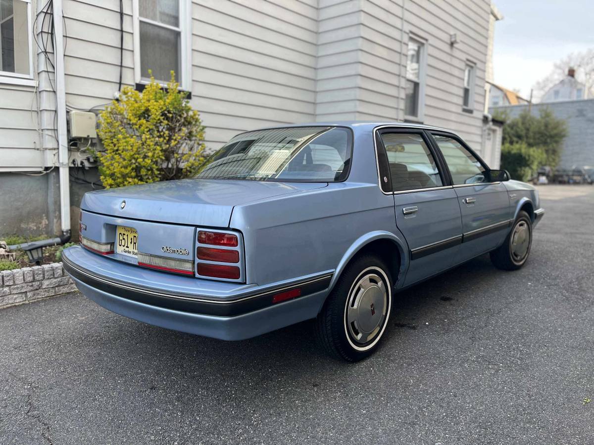 Oldsmobile-cutlass-supreme-1991-blue-9