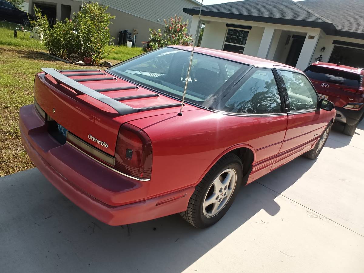 Oldsmobile-cutlass-supreme-1991-red-2