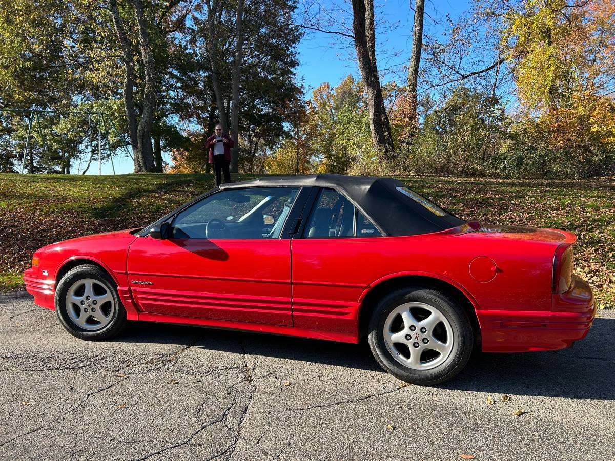Oldsmobile-cutlass-supreme-1993-red-1