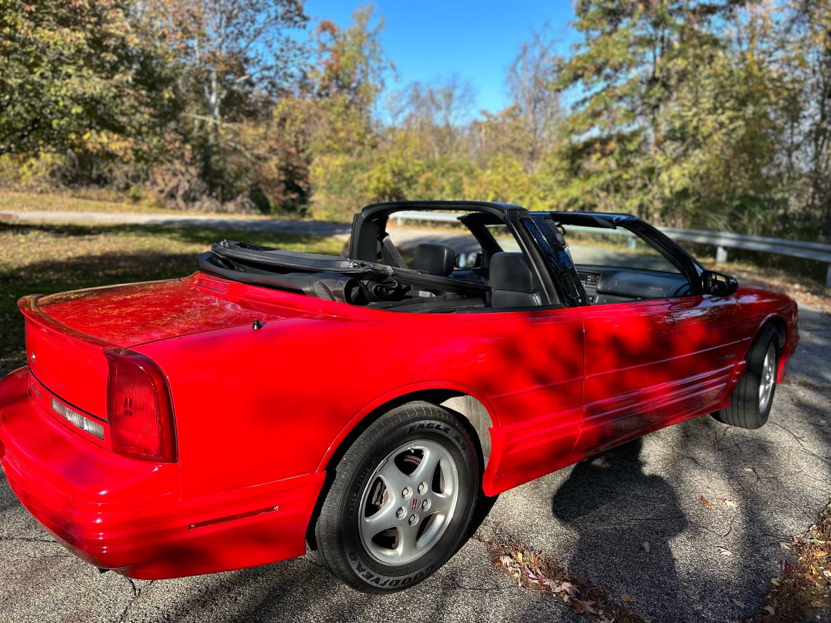 Oldsmobile-cutlass-supreme-1993-red-9