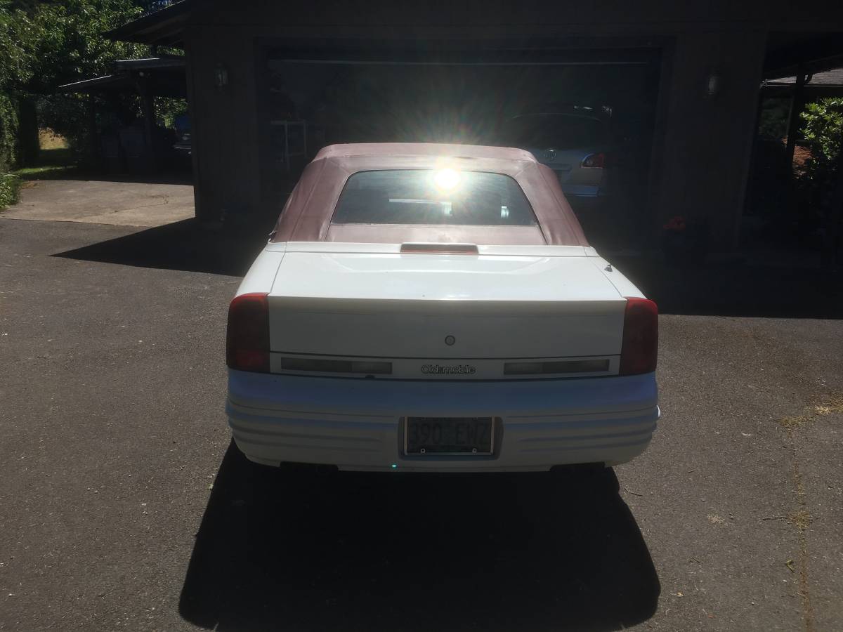 Oldsmobile-cutlass-supreme-1994-white-2