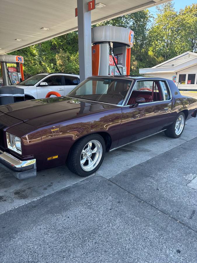 Oldsmobile-cutlass-supreme-brougham-1979-red-1