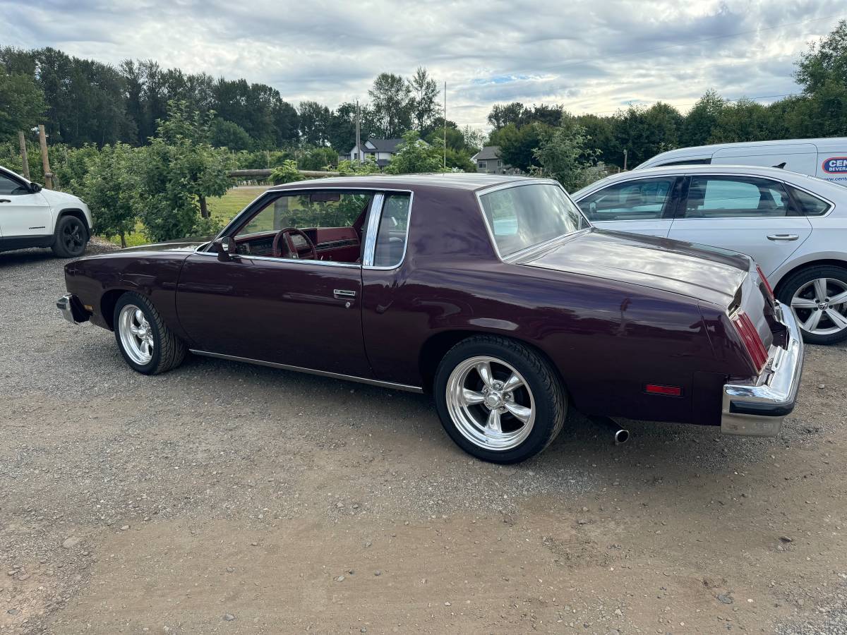 Oldsmobile-cutlass-supreme-brougham-1979-red-10