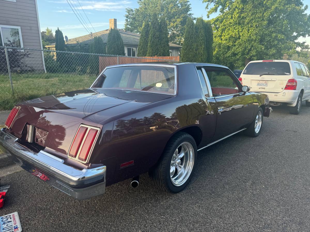 Oldsmobile-cutlass-supreme-brougham-1979-red-11