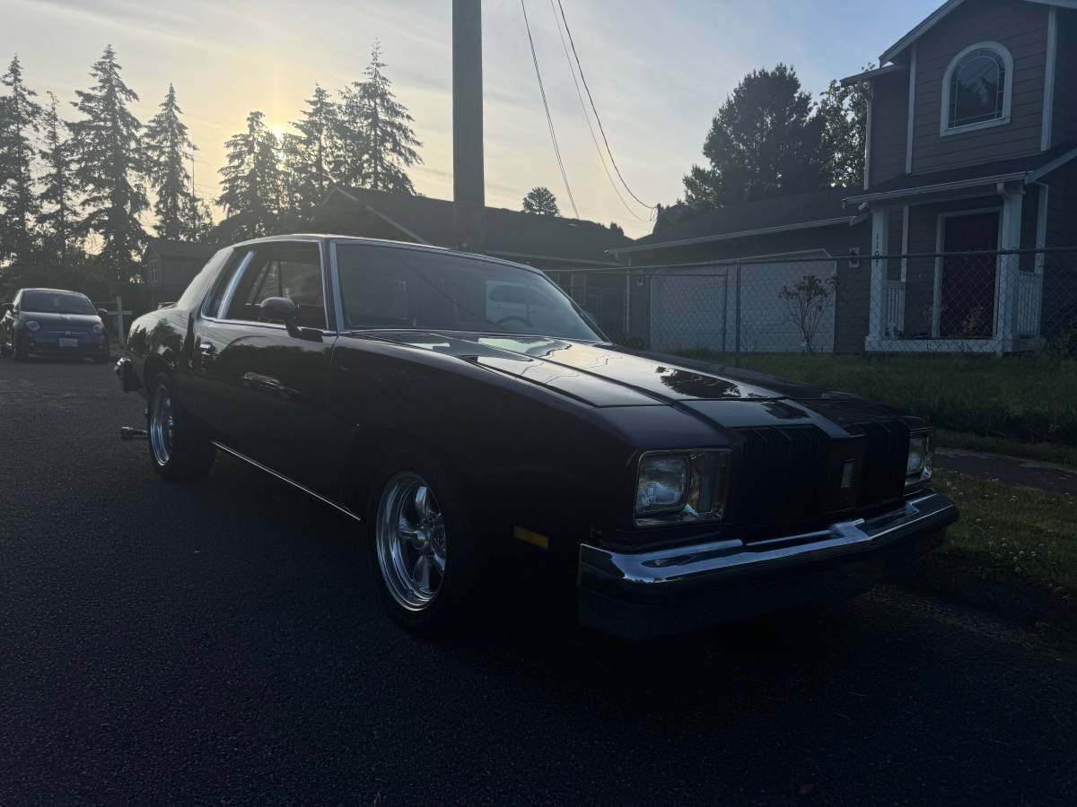 Oldsmobile-cutlass-supreme-brougham-1979-red-13